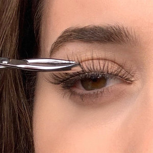 Easy ways to apply your false lashes 